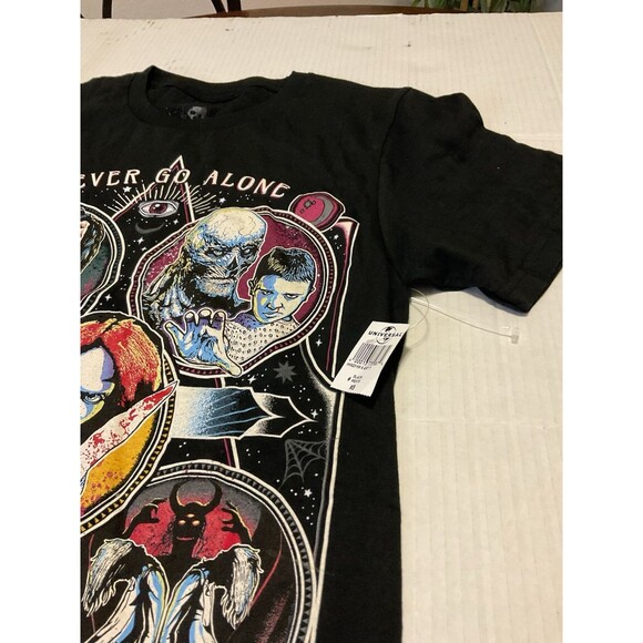 Universal Studios Hollywood HHN 2023 - NEVER GO ALONE T-Shirt XS - Picture 4 of 8